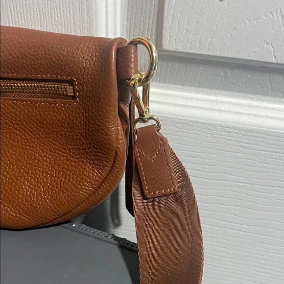 Quince Cognac Leather Sling Bag - Picture 4 of 9
